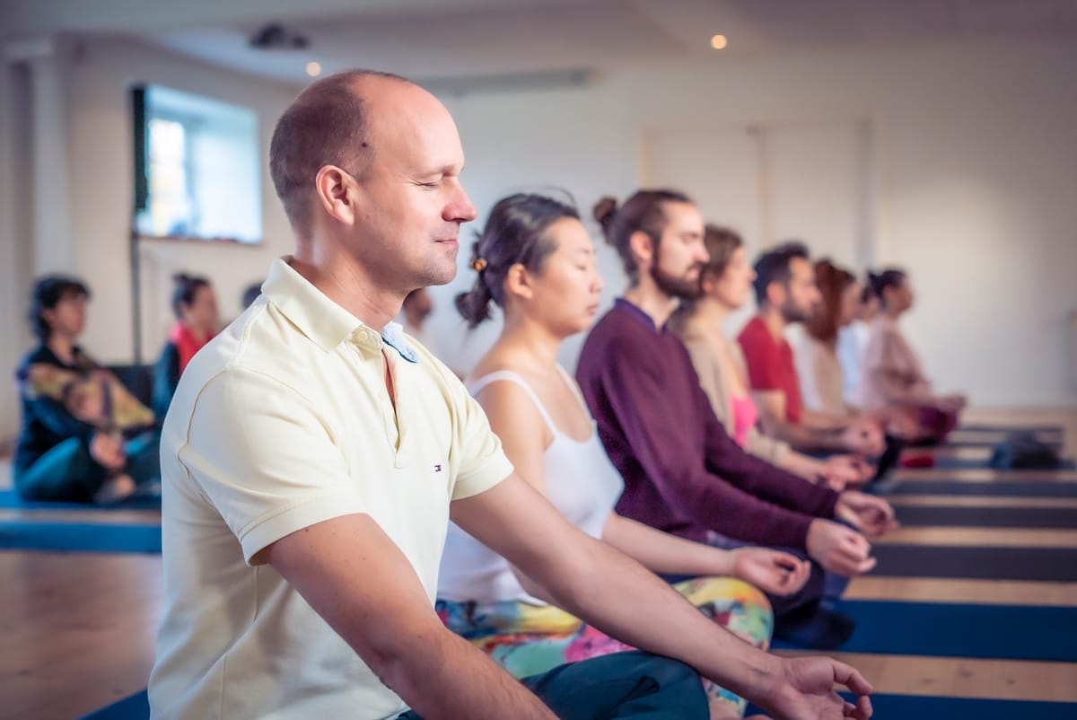 IQT-Quantum-Team-Yoga-Meditation-1